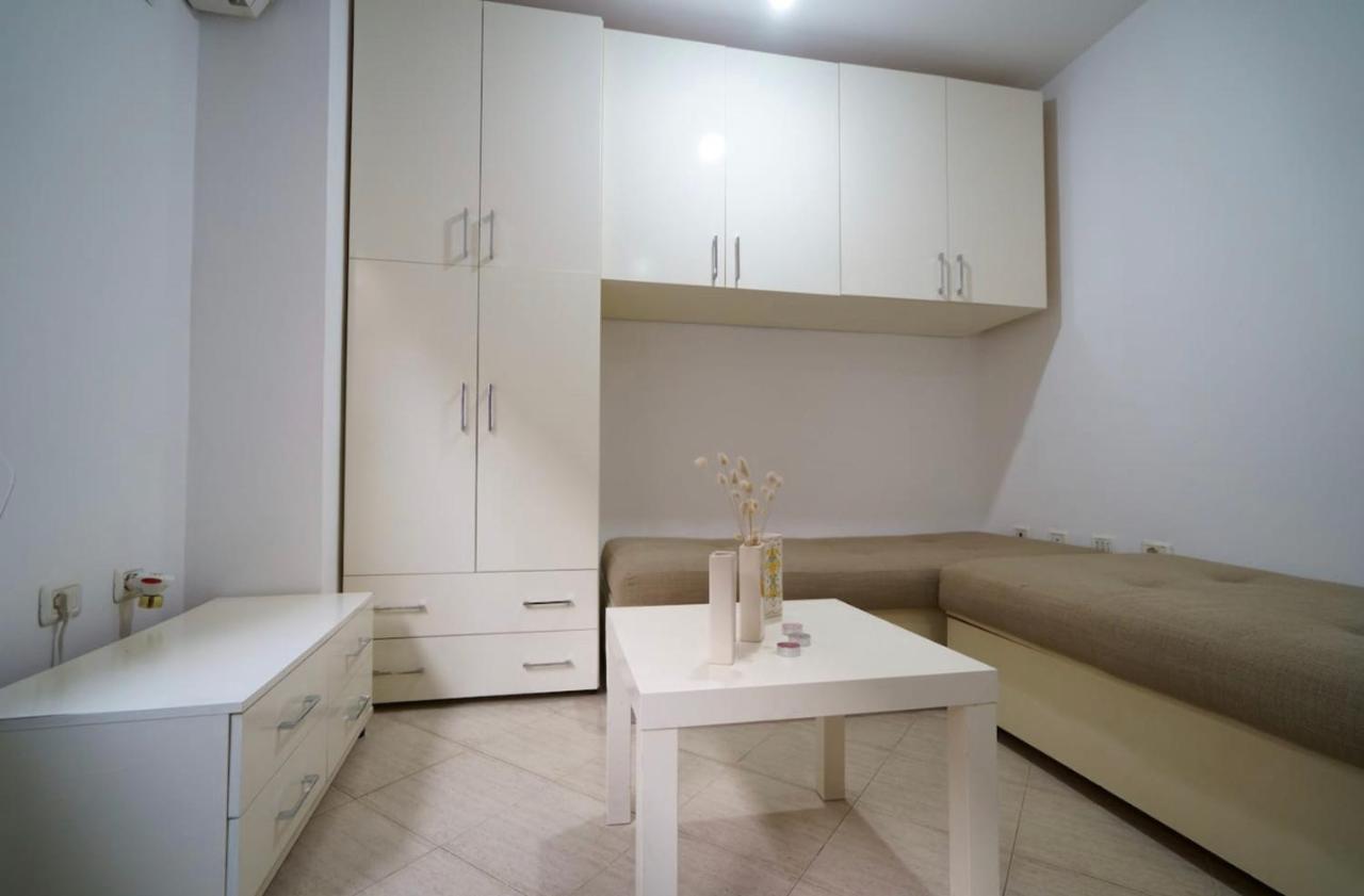 Brilant Studio Apartment City Center Тирана Екстер'єр фото