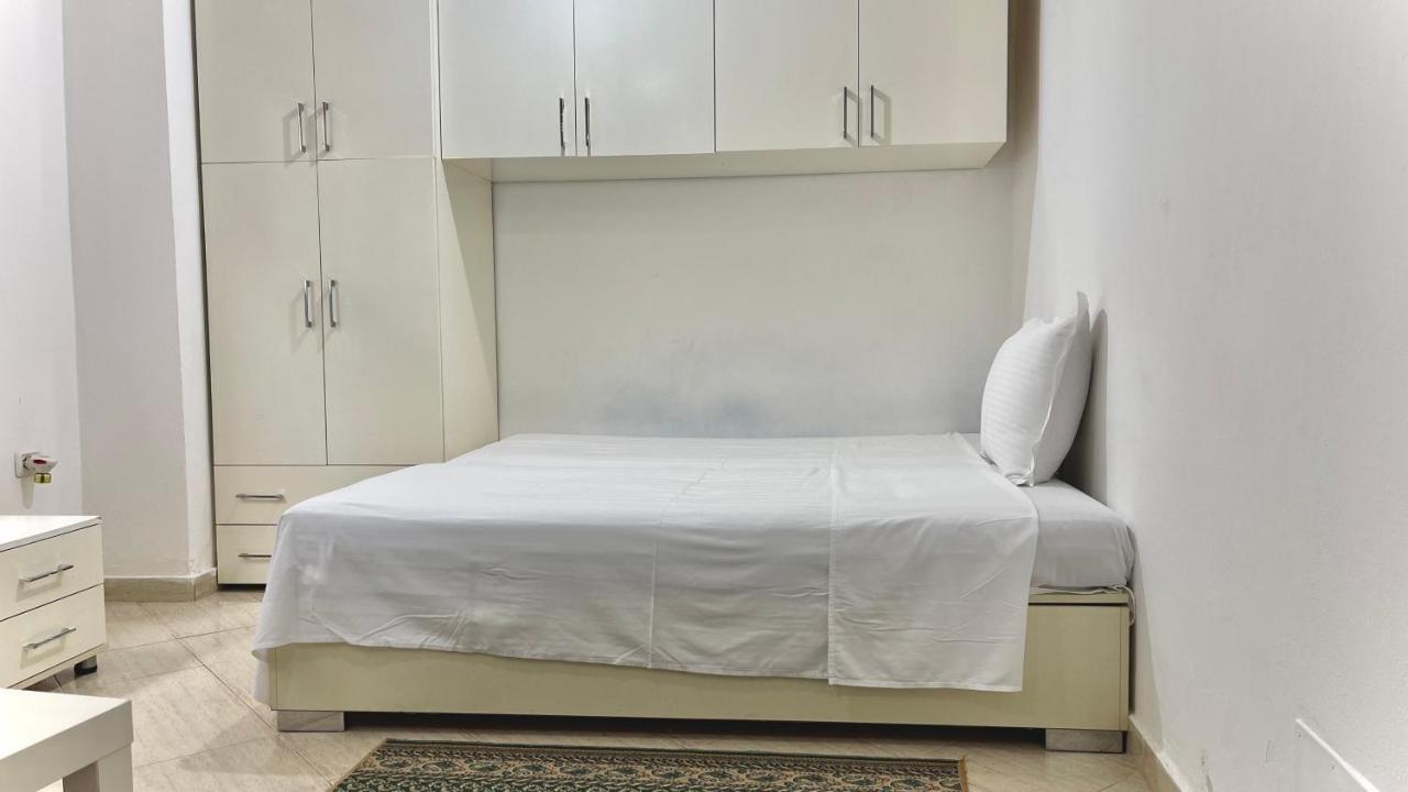 Brilant Studio Apartment City Center Тирана Екстер'єр фото