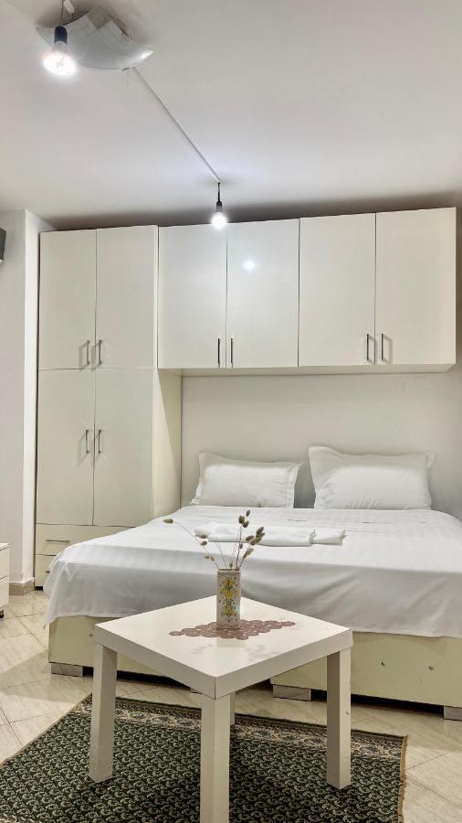 Brilant Studio Apartment City Center Тирана Екстер'єр фото